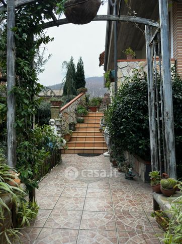 Casa bi/trifamiliare in residenziale in Via Valle