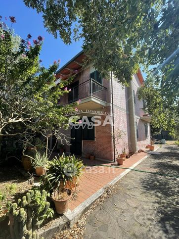 Casa indipendente in residenziale in 
