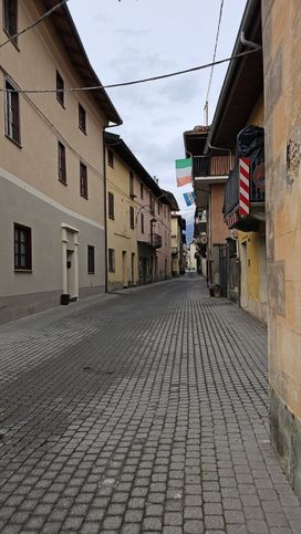 Attivitã /licenza (con o senza mura) in commerciale in Via Bartolomeo Grassa