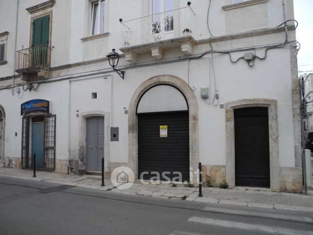 Attività/licenza (con o senza mura) in commerciale in Via Giovanni Lanucara 13