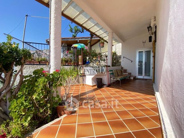 Casa indipendente in residenziale in 