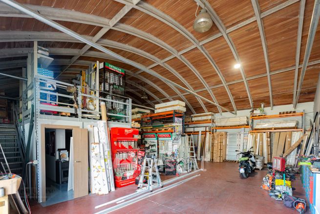 Capannone in commerciale in Via Ponte Nuovo 75