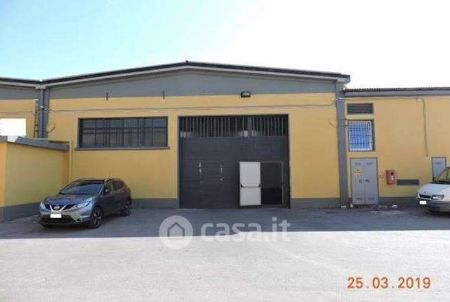 Capannone in commerciale in Quartiere Mirabella