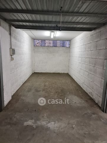 Box/posto auto in residenziale in Via Aurelia 112