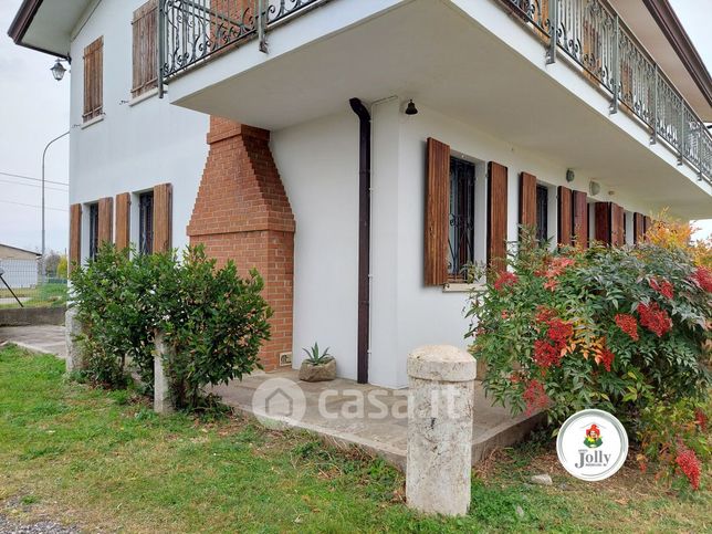 Casa indipendente in residenziale in Via Villa