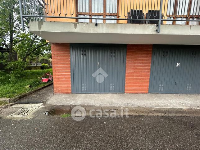 Garage/posto auto in residenziale in Via Donato Bramante 108