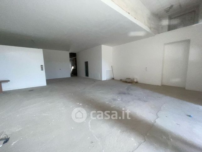 Capannone in commerciale in Aci Sant'Antonio