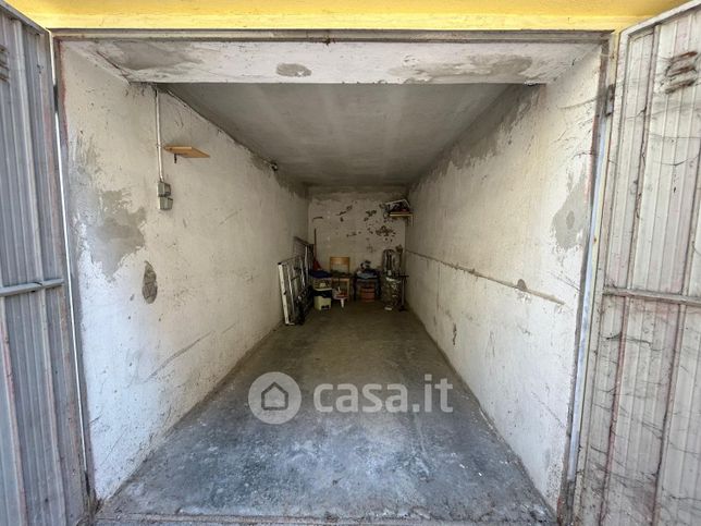 Box/posto auto in residenziale in Via Bormioli 9