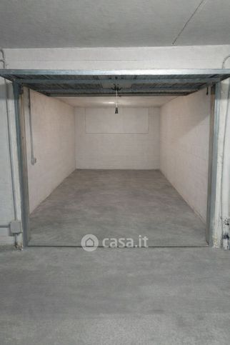 Box/posto auto in residenziale in Viale Cesare Battisti
