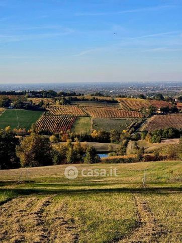 Terreno agricolo in commerciale in Via Montebudello