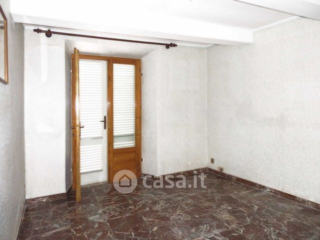 Casa bi/trifamiliare in residenziale in