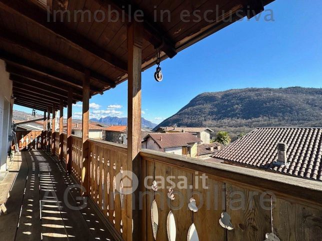 Casa indipendente in residenziale in Via per Cossogno 84