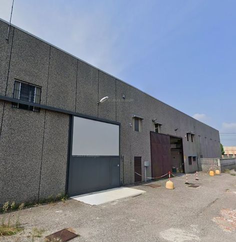 Capannone in commerciale in Via C. R. Darwin 35