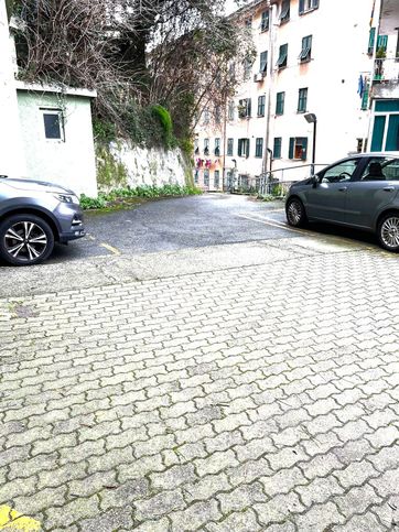 Garage/posto auto in residenziale in Via San Bartolomeo del Fossato 2 r