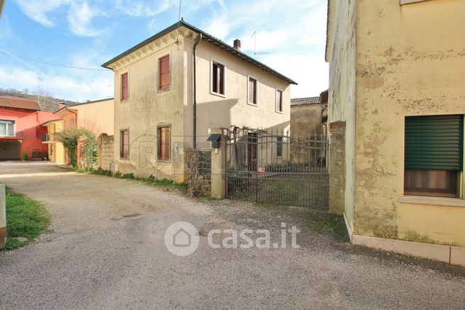 Casa indipendente in residenziale in Via Martiri della Libertà 35