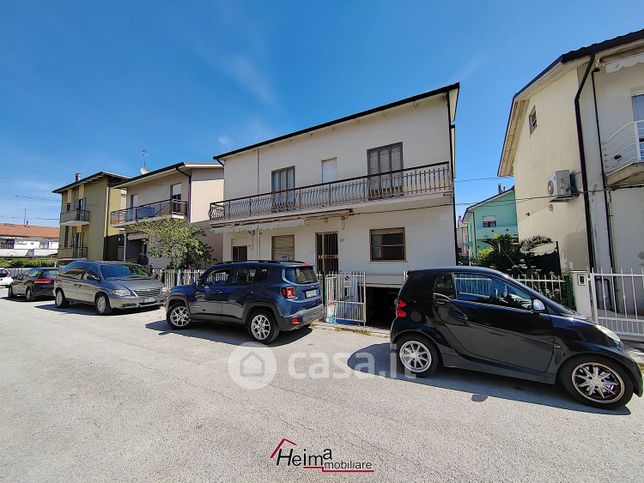Casa indipendente in residenziale in 