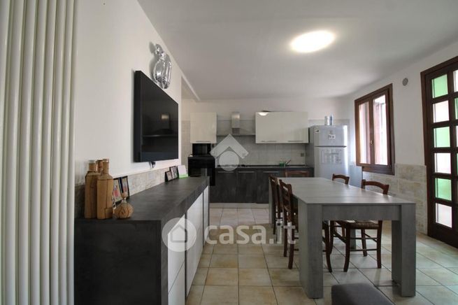 Rustico/casale in residenziale in Via Tecchio 74