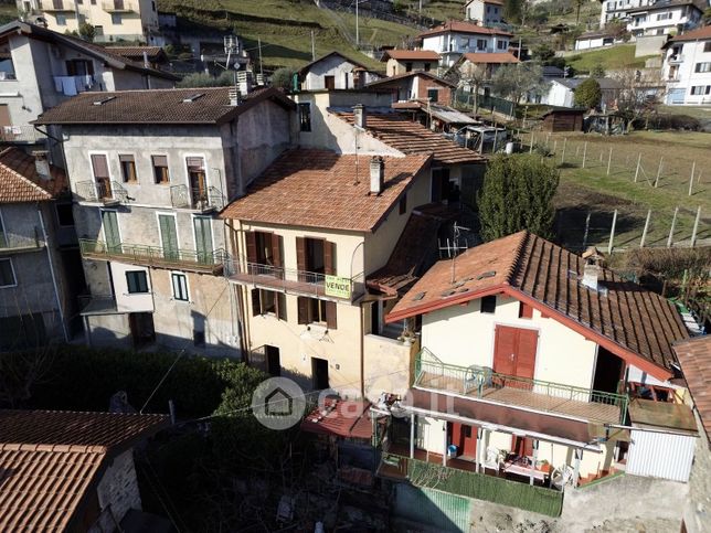 Casa indipendente in residenziale in Via Campagnano