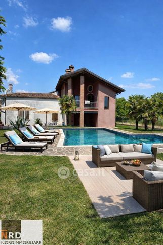 Villa in residenziale in 