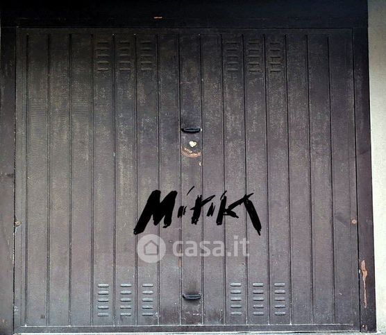 Box/posto auto in residenziale in Via delle Rose