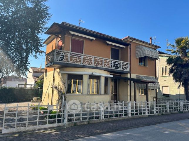 Casa indipendente in residenziale in Via Roma 2? Tronco 15