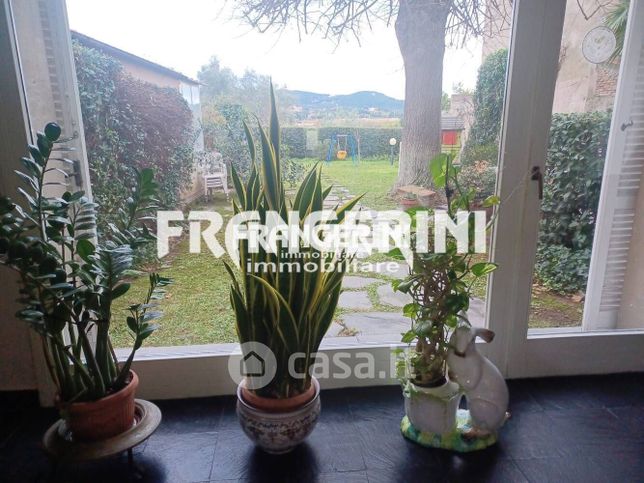 Villa in residenziale in 