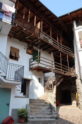 Casa indipendente in residenziale in Frazione Savignano