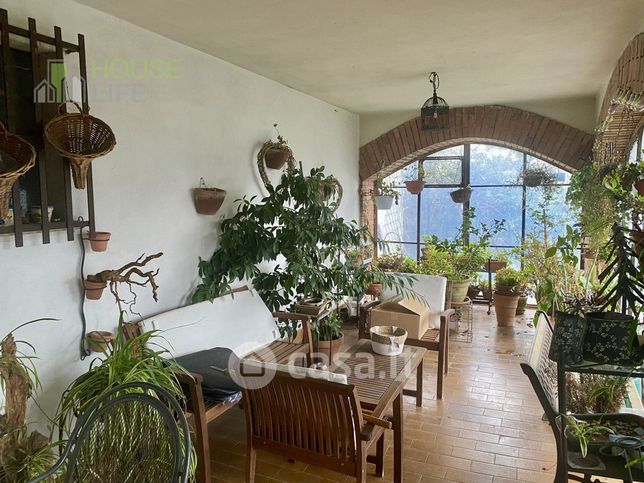 Casa bi/trifamiliare in residenziale in Via F. Crispi