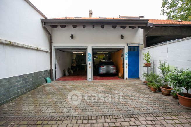 Garage/posto auto in residenziale in Via Monte Sabotino 5