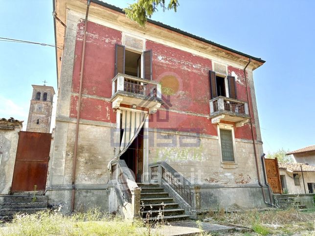 Casa indipendente in residenziale in Via Circonvallazione