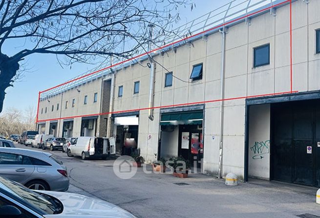 Ufficio in commerciale in Via de Barberi