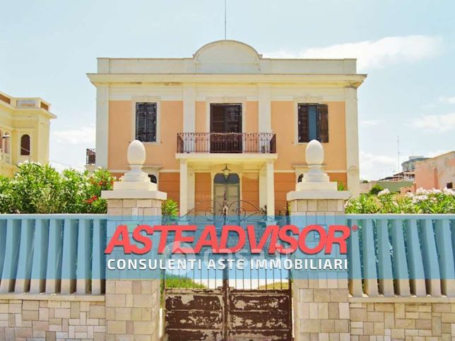 Villa in residenziale in Lungomare Cristoforo Colombo 240