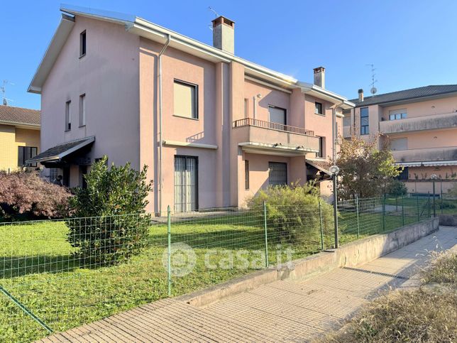 Appartamento in residenziale in Via Vecchia Comasina 17