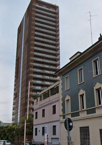 Box/posto auto in residenziale in Via Carlo Imbonati 61 -57