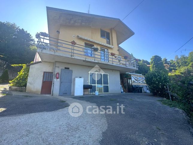 Villa in residenziale in Borgata Loiri 58