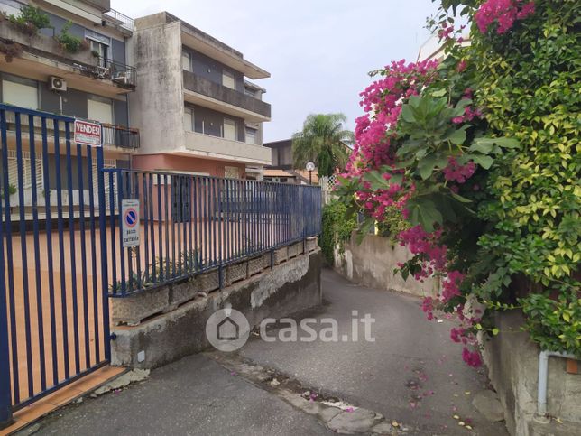 Box/posto auto in residenziale in Via Giuseppe de Felice 20