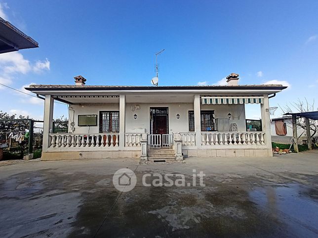 Casa indipendente in residenziale in Via Campoleone 85