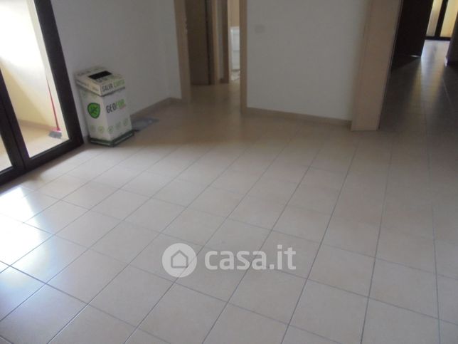 Ufficio in commerciale in Via XXV Aprile