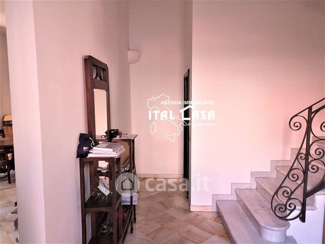Villa in residenziale in 