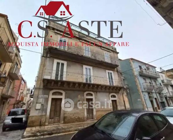 Casa indipendente in residenziale in 