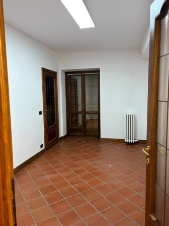 Ufficio in commerciale in Via Monginevro 36
