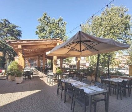 Attivitã /licenza (con o senza mura) in commerciale in Via Cassia