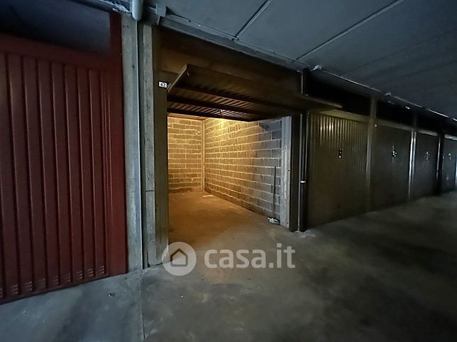 Garage/posto auto in residenziale in Strada delle Cacce 150