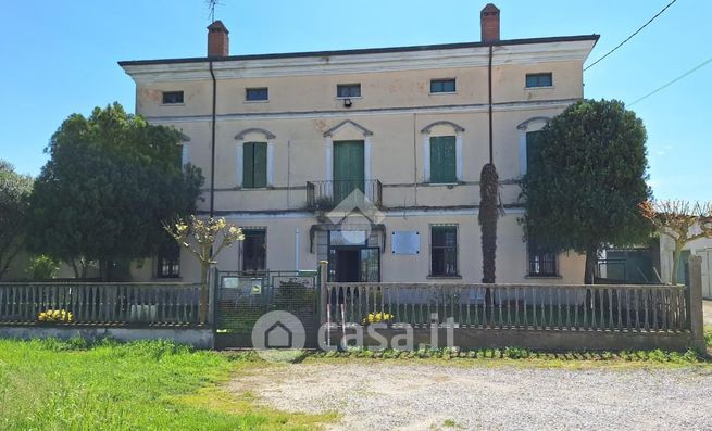 Casa bi/trifamiliare in residenziale in Via Colonna