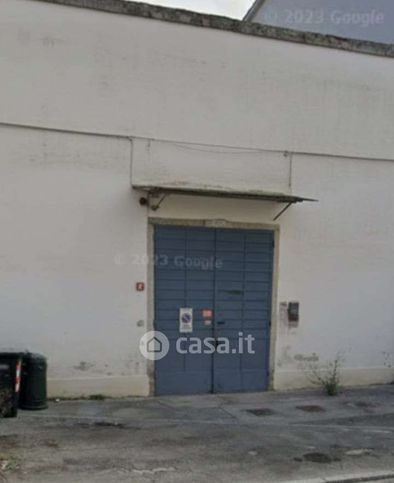 Capannone in commerciale in Via Umberto Saba