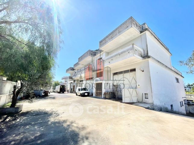 Capannone in commerciale in Via Pietro Siciliani