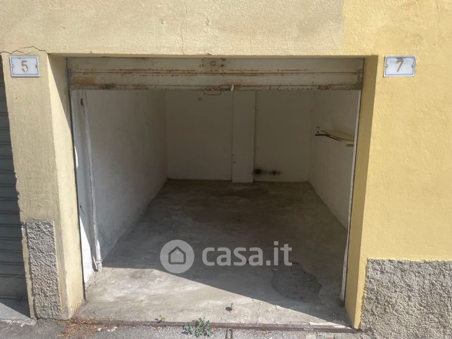 Garage/posto auto in residenziale in Via Villa Piana