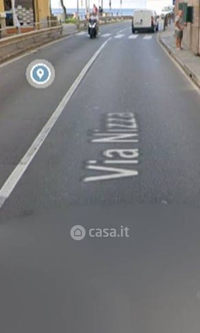 Box/posto auto in residenziale in Via Nizza