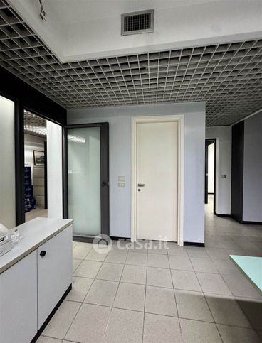 Ufficio in commerciale in Viale della Repubblica
