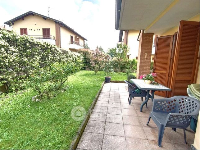 Casa bi/trifamiliare in residenziale in 